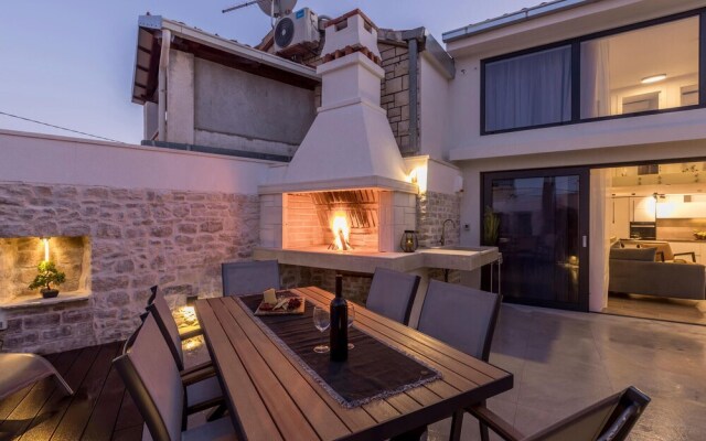 Amazing Home in Supetar With Jacuzzi, Wifi and 2 Bedrooms