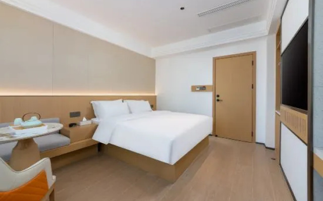 Wyndham Hotel (Donghu Qilou Old Street Store)
