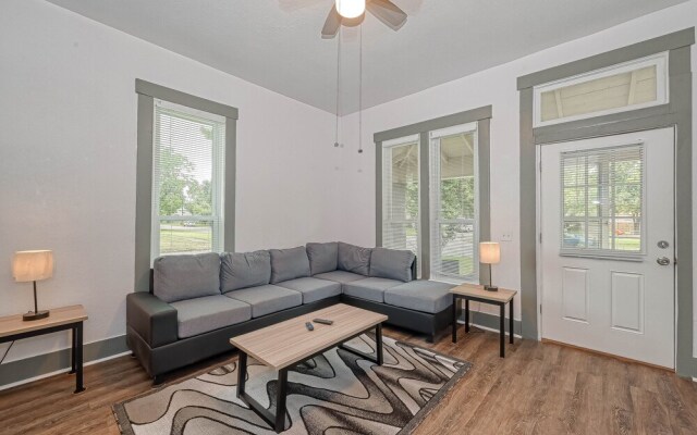 New Listing! Chillaxing in Texas City, Minimalist Home, Wifi, Close to Texas Museum