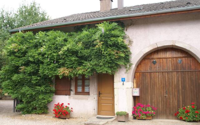 Beautiful Holiday Home in La Chapelle-aux-bois With Garden