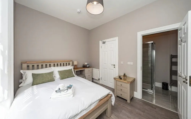 The Ivy House on Clarendon