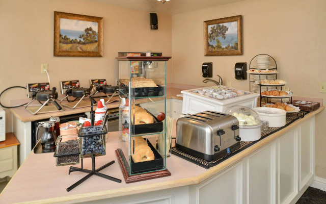 Sand Pebbles Inn