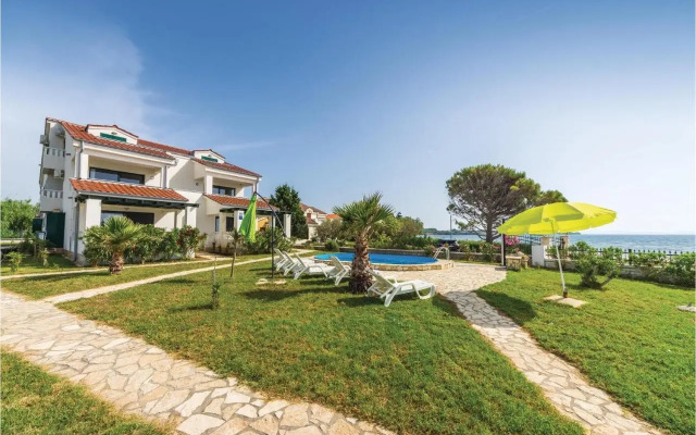 Three-Bedroom Apartment in Privlaka