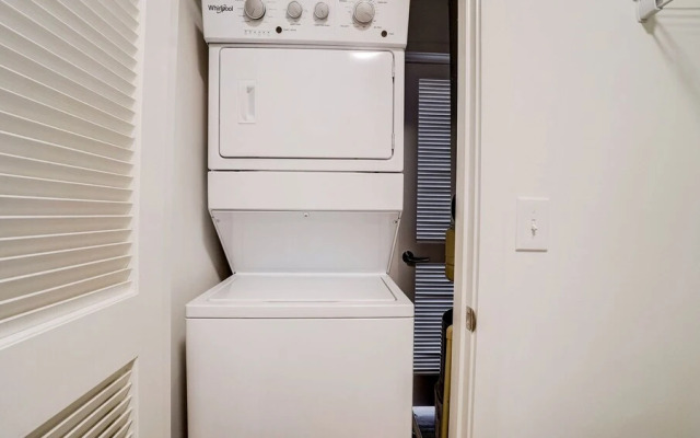 FRONTDESK Lakeview Green Apts Birmingham