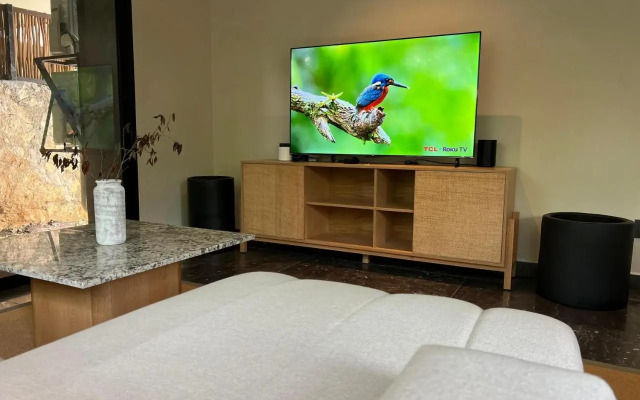 Lovely 2Bedroom apartment serviced + pool & garden