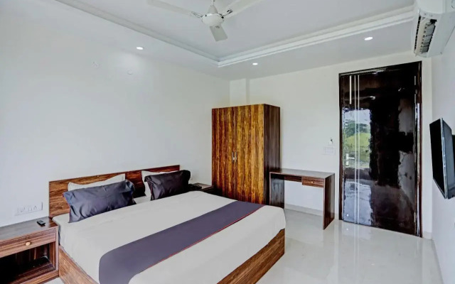 OYO 80594 Collection O Hotel Mayfield Nirvana
