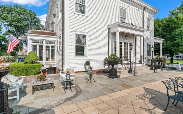 Pasfield House Inn