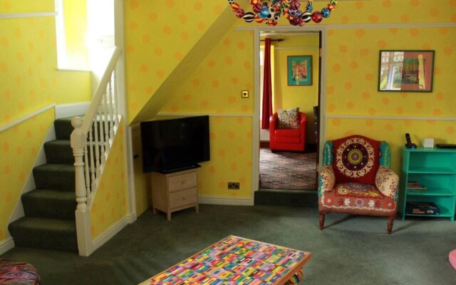 Colourful Forest of Dean Pikehouse