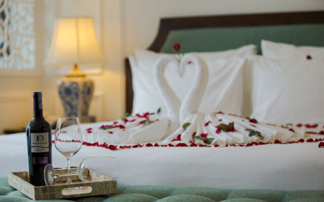 Maro Hotel