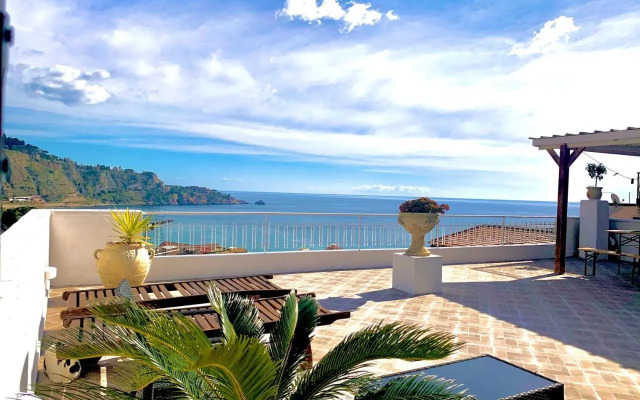 Panoramic Taormina Bay View