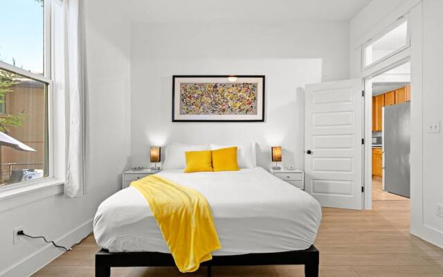 Style & Serenity - Steps Away From South Congress