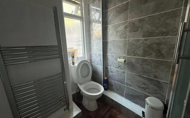 Cosy Croydon Apartment - Close to City Centre