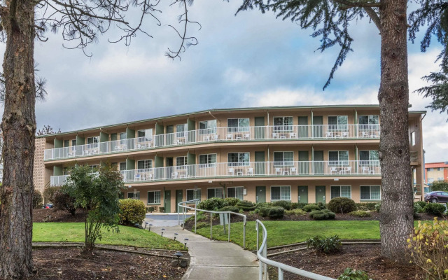 Riverfront Inn Roseburg