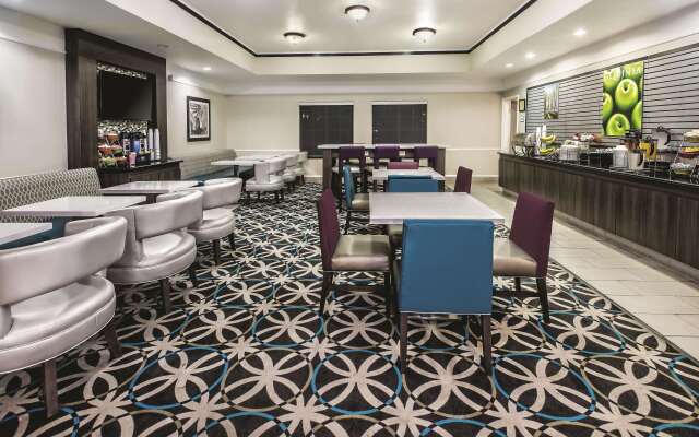 La Quinta Inn & Suites by Wyndham Houston Rosenberg