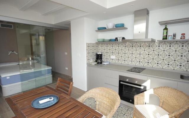 AR28-2, Bonito apartamento en primera línea