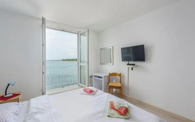 One bedroom apartment with direct sea view located in the old town of Porec - Apartment in Porec - Photo 2