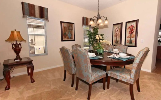 5 BR Home Kitchen Sleeps 10