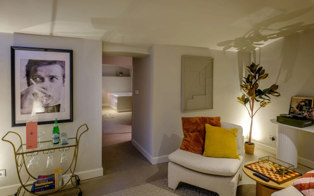 FINCH Boutique Hotel