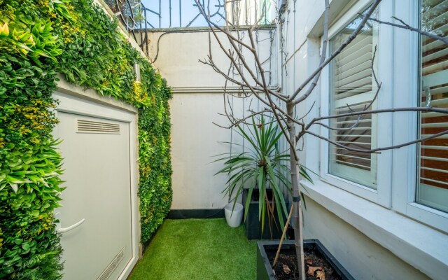 JOIVY Elegant 4 Br House W/Deskspace, Moments From Angel