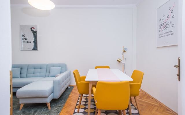 FM Luxury 1-BDR Apartment - Designer Business