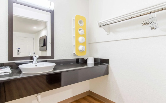 Motel 6 Ontario, CA - Airport
