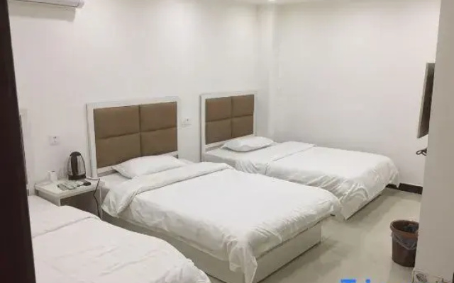 Xinzheng Yibai Hotel