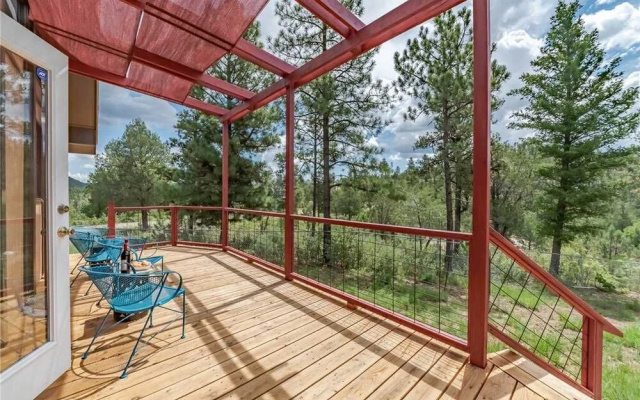 Midtown HideAway - Two Bedroom Cabin