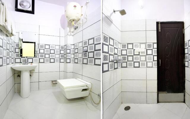 OYO 8766 Hotel DS Regency