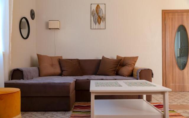 Poplar Guest Complex