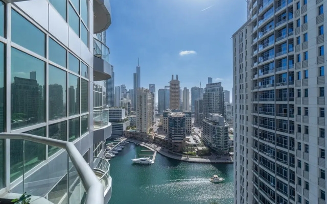 Refined 1BR Retreat in The Point Tower - Marina