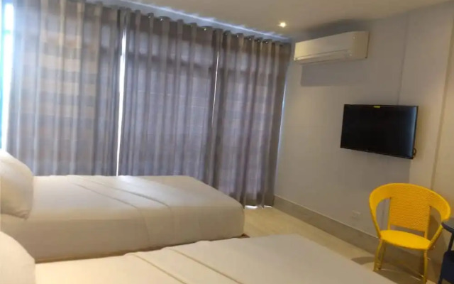 OYO 816 Oktowaves Hotel