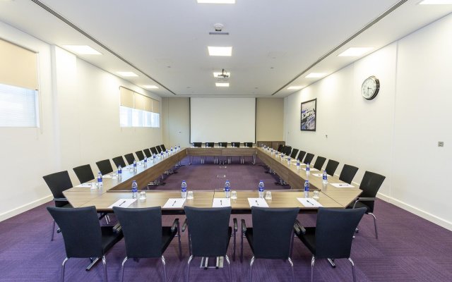 Premier Inn Abu Dhabi Airport (Business Park)