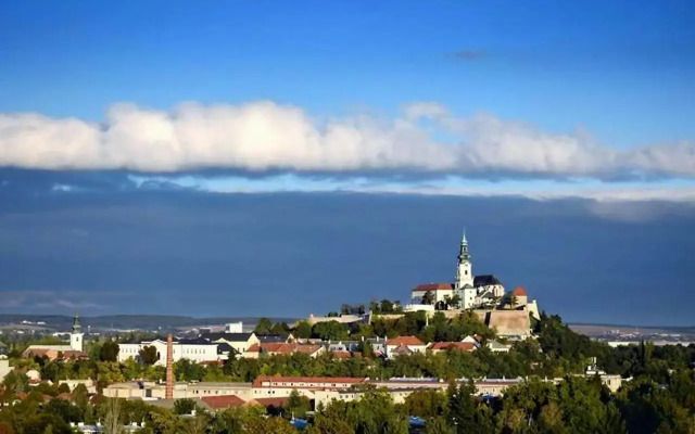 Luxusný 118m2 Apartmán s Krbom v Centre Nitry