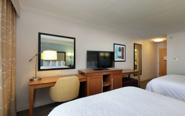 Hampton Inn & Suites Austin-Airport