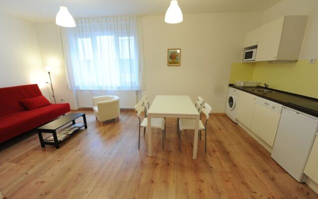 Toldi Apartments