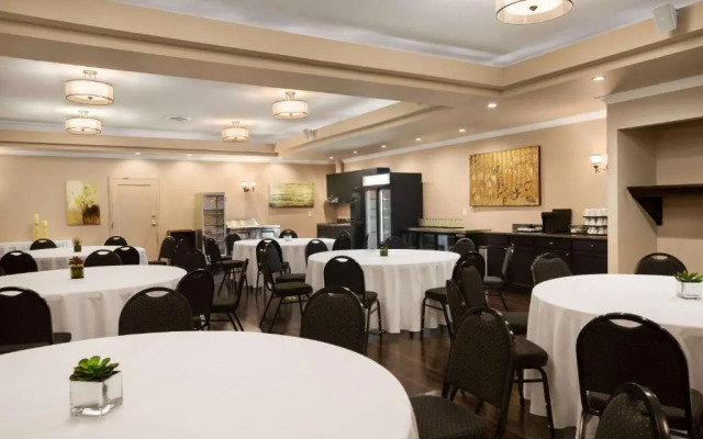 Ramada Emerald Park/Regina East