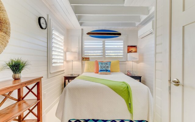 Romantic Beach House by Vtrips