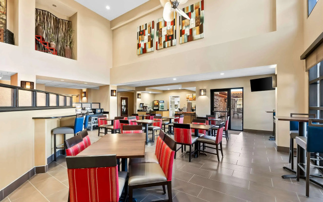 Comfort Suites