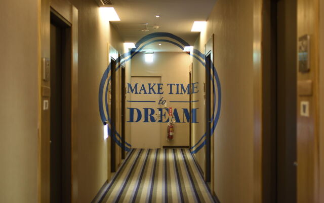 Travel Art Inn