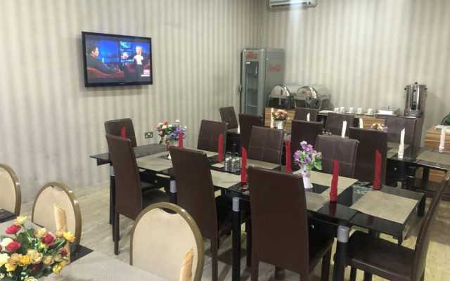 Mayors & Diplomat Suite GRA