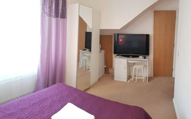 TravelStop #London-Ealing