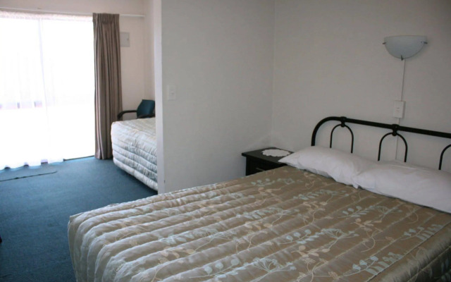 88 Wallace Court Motel