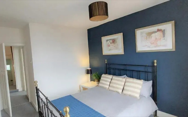 Very spacious two bedroom converted apartment in East Croydon