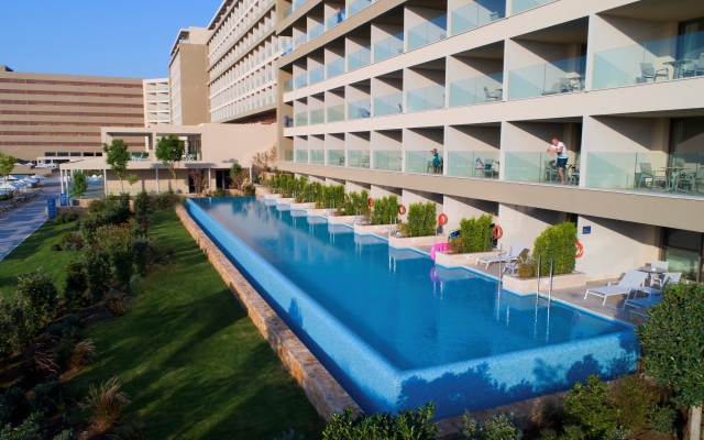 Amada Colossos Resort