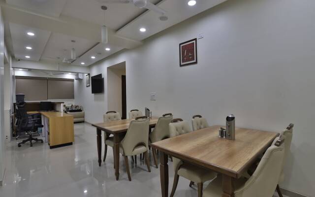 Collection O 12462 Hotel Shiv Inn