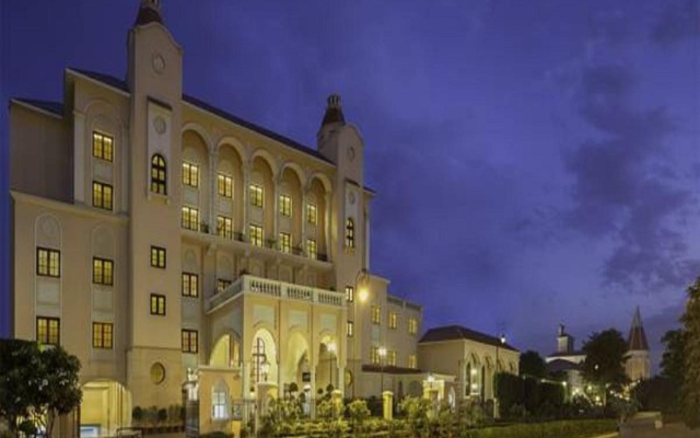 DLF Club 5