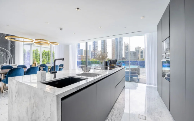 Luxe Dubai Marina 3Flr 4BR w Pool Sauna