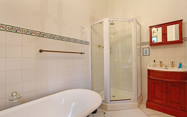 Hillcrest Manor Guesthouse