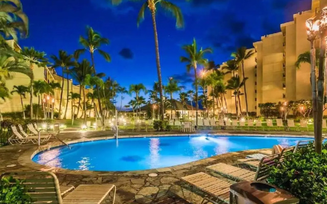 Kaanapali Shores Studio 642 Studio Bedroom Condo by RedAwning