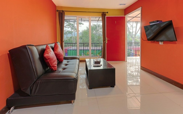 Hotel Container Inn Puncak Mitra RedDoorz – Guest Rooms – Megamendung